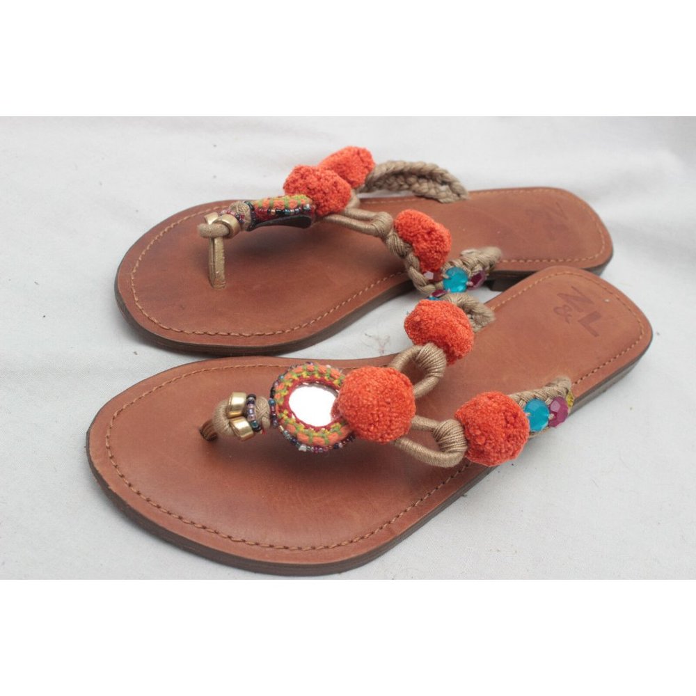 Z and L Flip Flops Sandals Unique Pompoms SZ 6